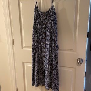 Blue and White Floral midi dress! Brand New w/ tags. Size Medium.